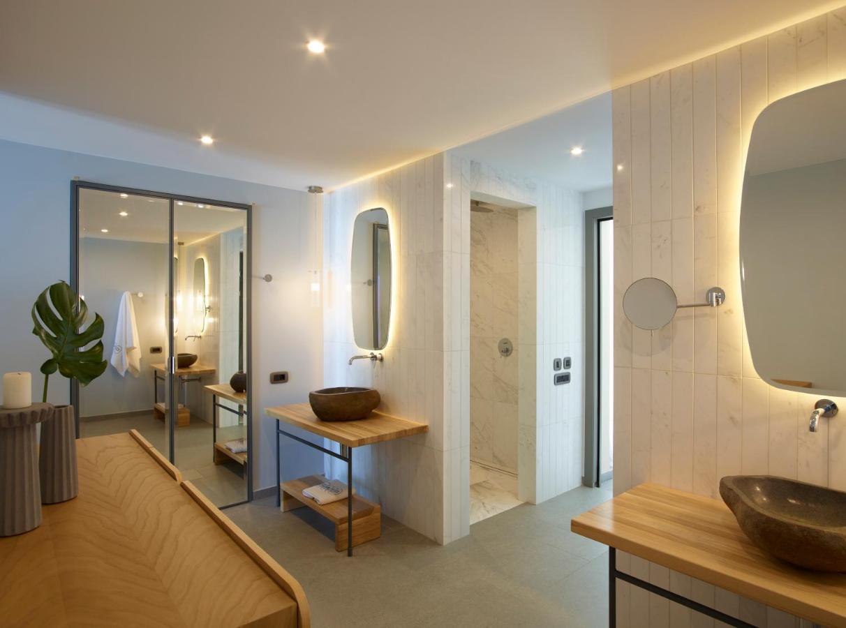 Grand Suite with Private Pool & Outdoor living area - Sea View